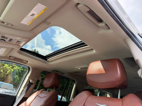 Used 2016 Cadillac Escalade ESV Luxury AWD/4WD image 18