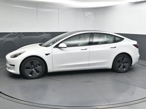 Used 2023 Tesla Model 3 Standard Range image 5