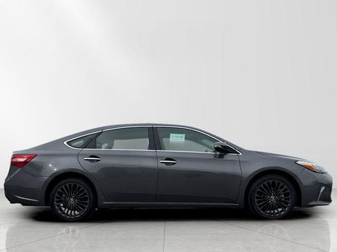 Used 2018 Toyota Avalon Touring image 3