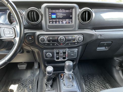 Used 2020 Jeep Gladiator Sport AWD/4WD image 22