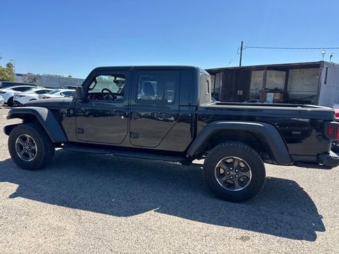 Used 2023 Jeep Gladiator Rubicon w/ Cold Weather Group AWD/4WD image 8