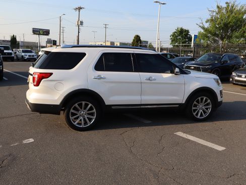 Used 2016 Ford Explorer Limited w/ Equipment Group 301A AWD/4WD image 11