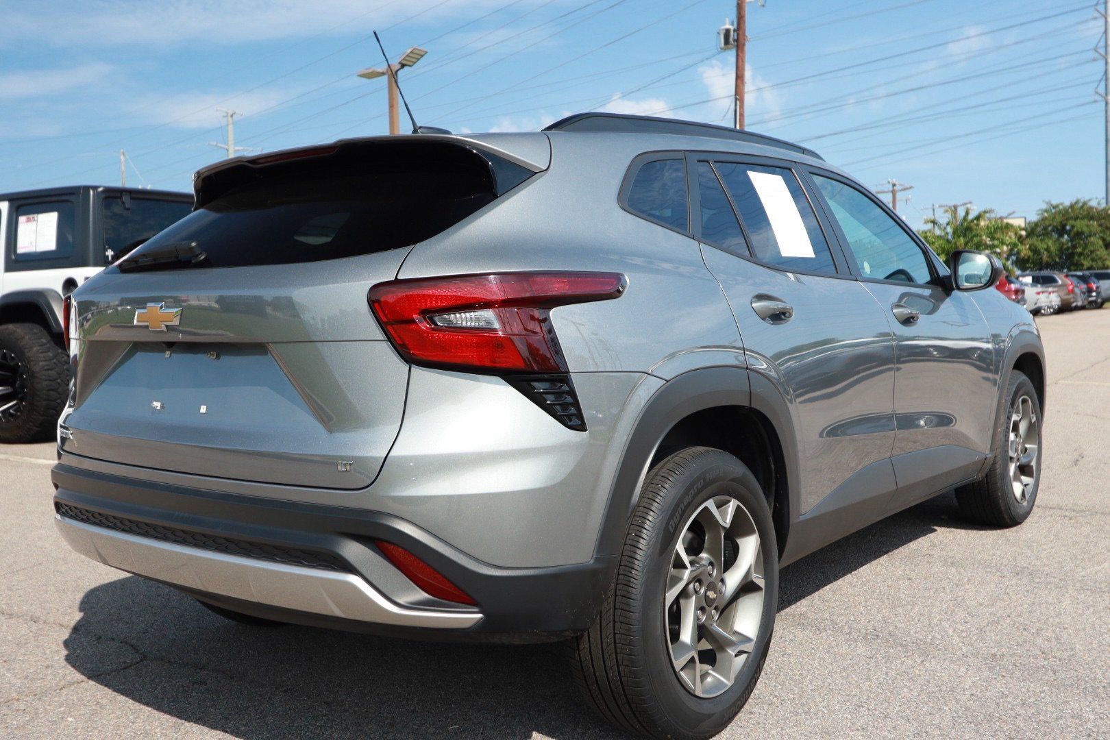 Used 2025 Chevrolet Trax LT w/ LT Convenience Package FWD image 5