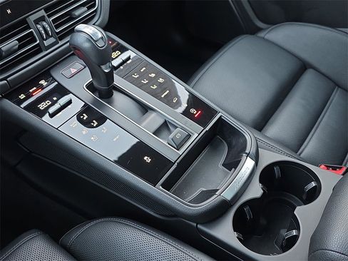 Used 2023 Porsche Macan image 28