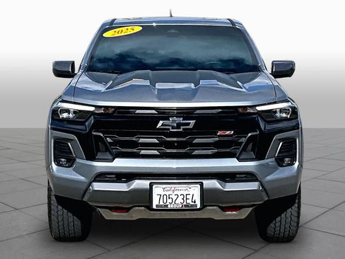 Used 2025 Chevrolet Colorado Z71 w/ Technology Package AWD/4WD image 3