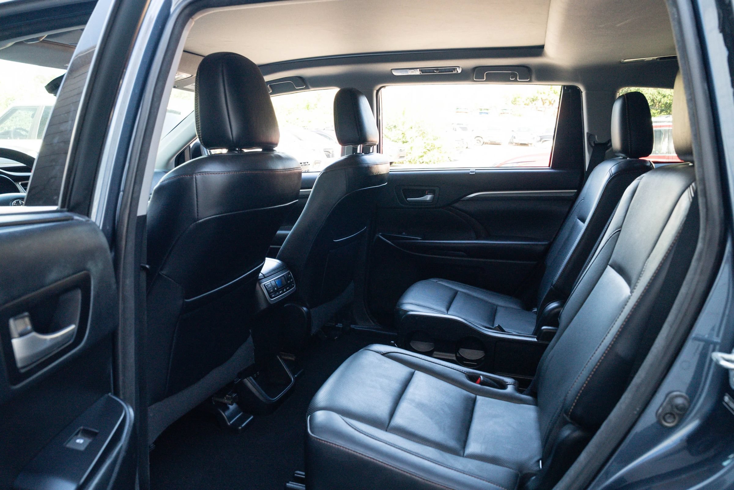 Used 2018 Toyota Highlander Limited Platinum AWD/4WD image 18