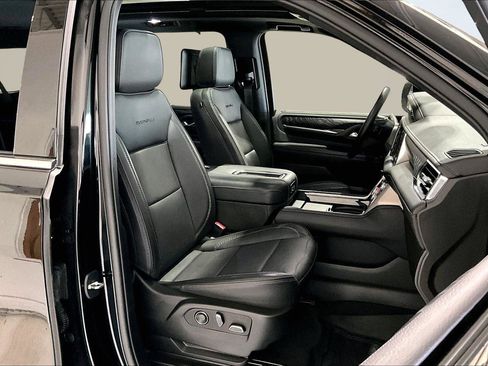 Used 2023 GMC Yukon XL Denali image 8
