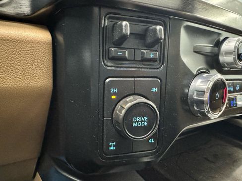 Used 2023 Ford F350 Lariat w/ Lariat Ultimate Package AWD/4WD image 27