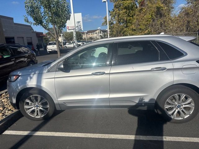 Used 2019 Ford Edge Titanium FWD image 27