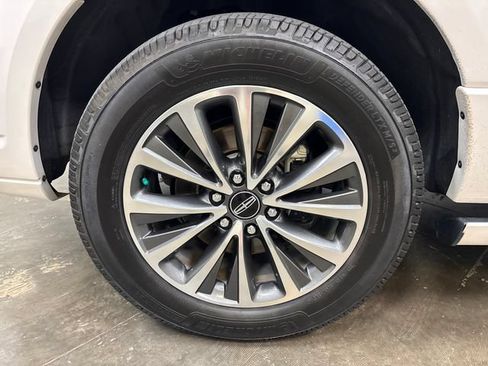 Used 2016 Lincoln Navigator Select AWD/4WD image 15