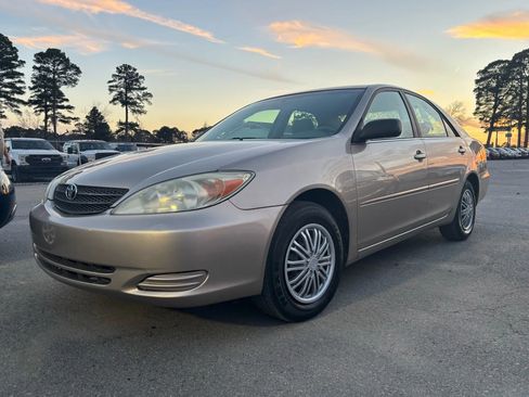 Used 2002 Toyota Camry LE image 2