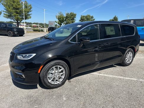 New 2026 Chrysler Pacifica Select image 14