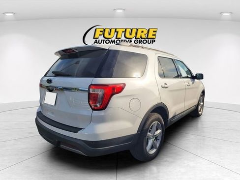 Used 2019 Ford Explorer XLT FWD image 3