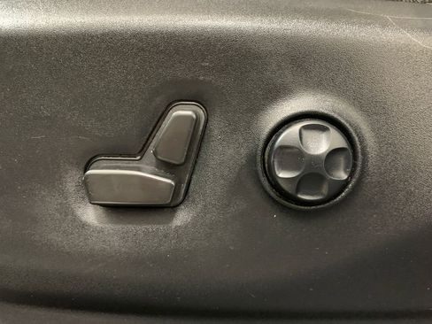 Used 2022 Chrysler Pacifica Limited w/ S Appearance Package image 5