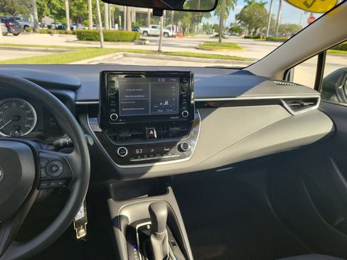 Used 2022 Toyota Corolla LE FWD image 18