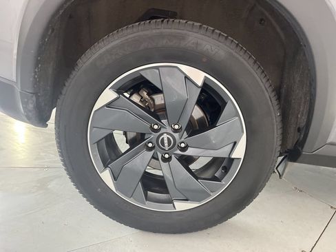 Used 2025 Nissan Rogue SV AWD/4WD image 17