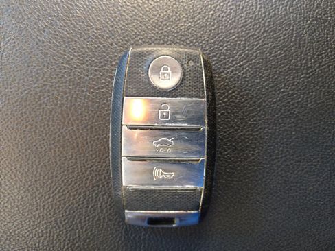 Used 2019 Kia Optima S image 32