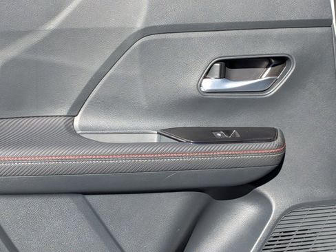 Certified 2025 Nissan Kicks SR image 25