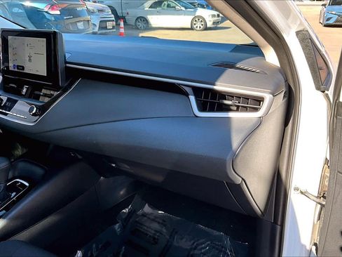 Used 2025 Toyota Corolla LE image 18