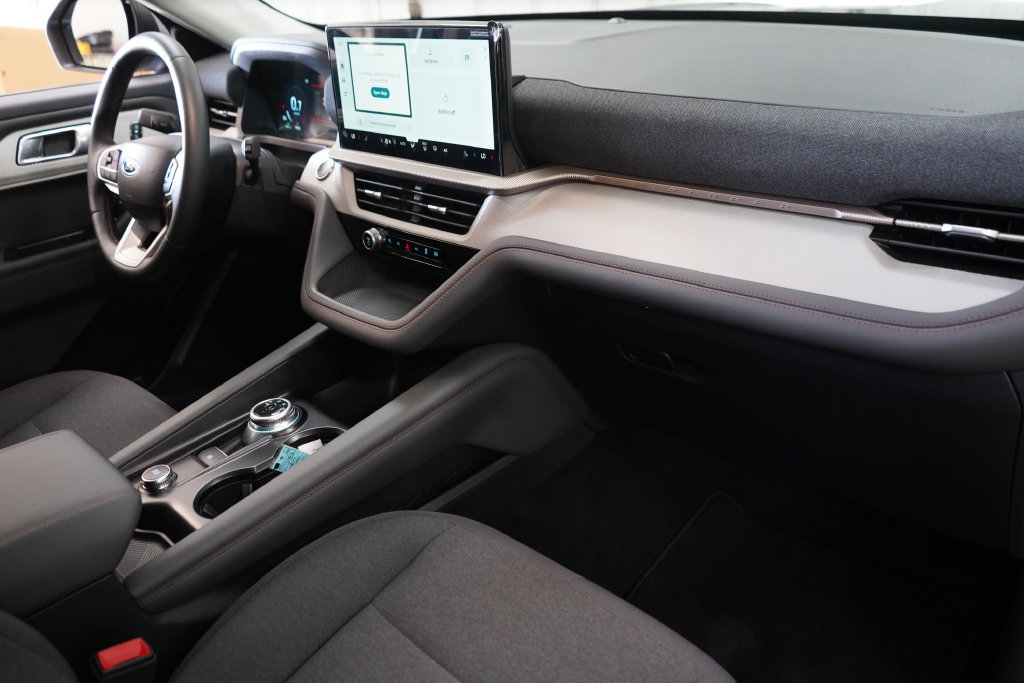 New 2026 Ford Explorer Active RWD image 21