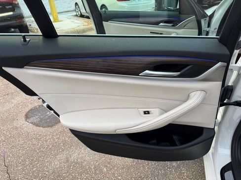 Used 2018 BMW 530e xDrive image 24