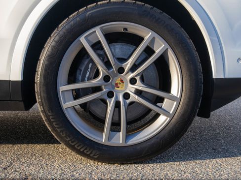 Certified 2024 Porsche Cayenne image 14