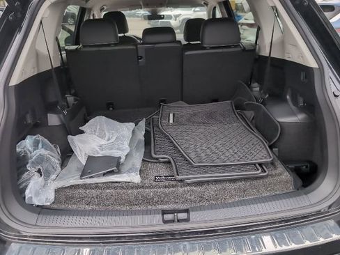 Used 2023 Volkswagen Tiguan SE image 28