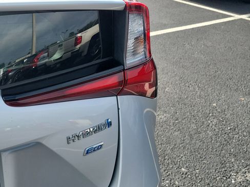 Used 2021 Toyota Prius L Eco FWD image 11