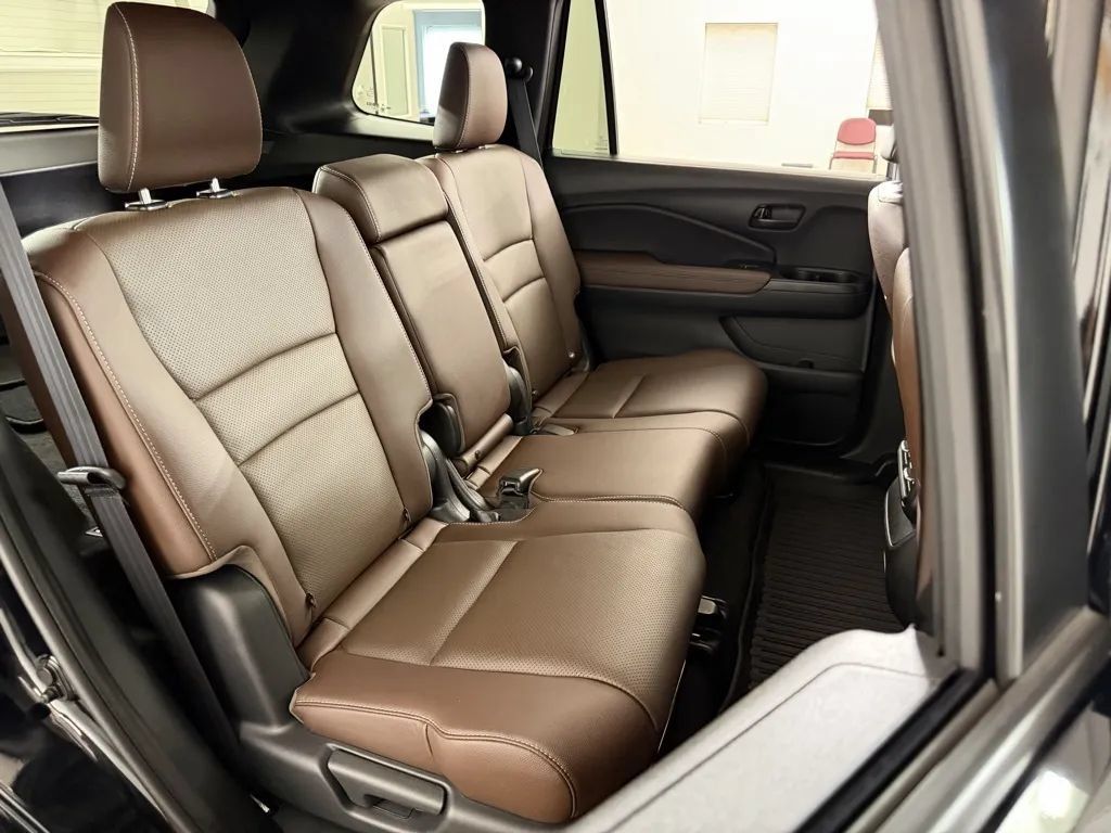 Used 2025 Honda Passport EX-L image 37