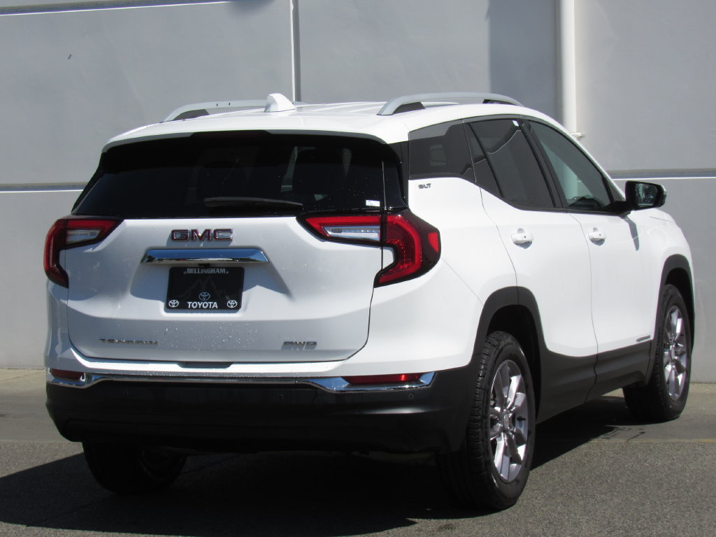 Used 2023 GMC Terrain SLT w/ Tech Package AWD/4WD image 6