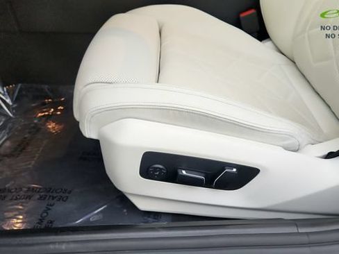 Used 2025 BMW 540i xDrive AWD/4WD image 43
