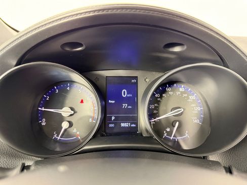 Used 2019 Toyota C-HR LE FWD image 21