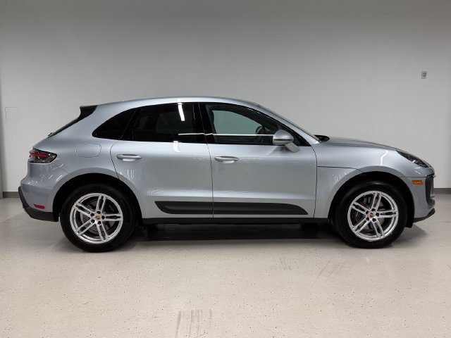 Certified 2024 Porsche Macan AWD/4WD image 10