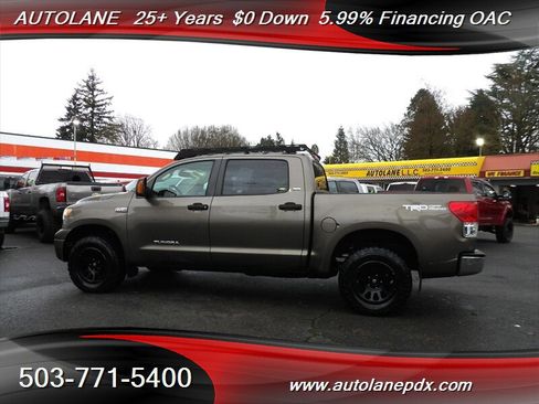 Used 2012 Toyota Tundra 4x4 CrewMax image 2