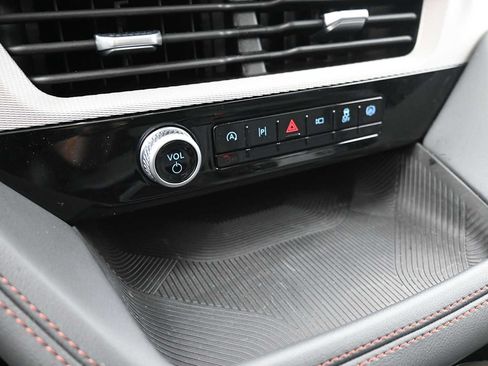 Used 2025 Ford Explorer Active w/ Active Comfort Package AWD/4WD image 9