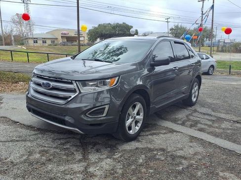 Used 2018 Ford Edge SE FWD image 3