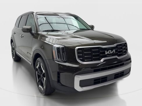 Used 2025 Kia Telluride S AWD/4WD image 2