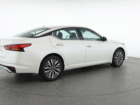 Used 2025 Nissan Altima 2.5 SV image 9