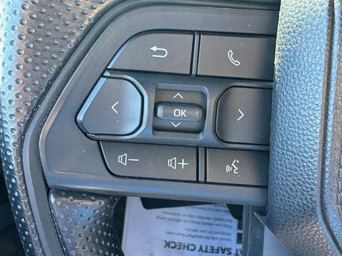 Certified 2025 Toyota Tacoma SR5 AWD/4WD image 18