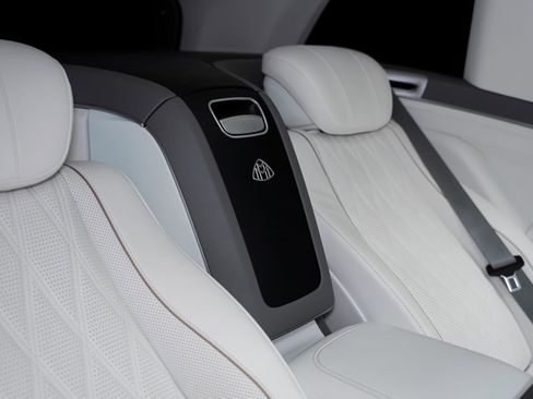 Used 2024 Mercedes-Benz Maybach GLS 600 4MATIC image 77