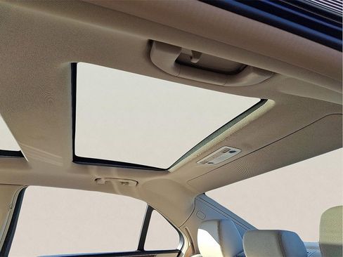 Used 2014 Mercedes-Benz E 350 4MATIC Sedan image 10