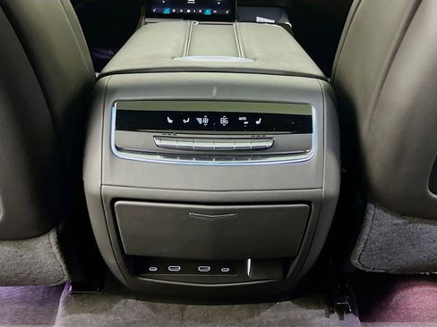 Used 2025 Cadillac Escalade ESV Sport Platinum w/ LPO, ONYX Package AWD/4WD image 30
