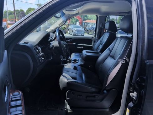 Used 2010 Chevrolet Avalanche LT RWD image 11