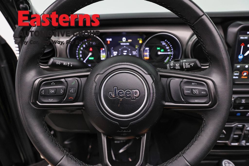 Used 2023 Jeep Wrangler Unlimited w/ Sun & Screen Package AWD/4WD image 10