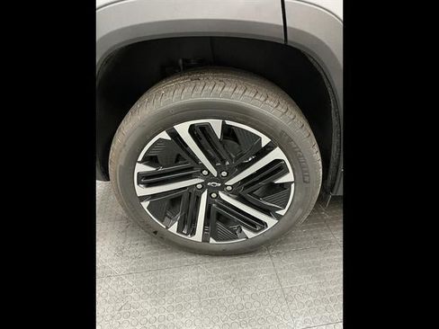 New 2027 Chevrolet Equinox RS w/ LPO, Floor Liner Package AWD/4WD image 38
