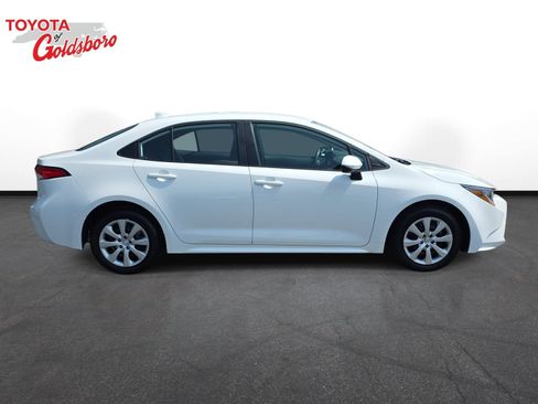 Used 2025 Toyota Corolla LE FWD image 4