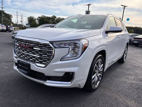Used 2023 GMC Terrain Denali AWD/4WD image 3