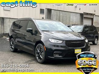 New 2026 Chrysler Pacifica Select w/ S Appearance Package video 1