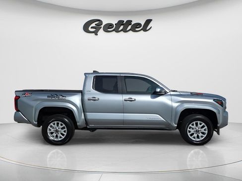 Used 2025 Toyota Tacoma SR5 AWD/4WD image 4
