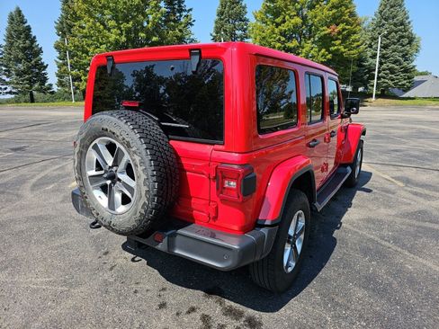 Used 2018 Jeep Wrangler Unlimited Sahara AWD/4WD image 6